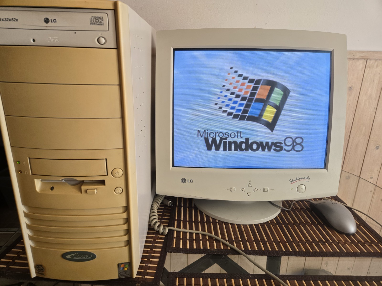 Vintage Computer Celeron Windows 98 And Windows XP For Retro Gaming
