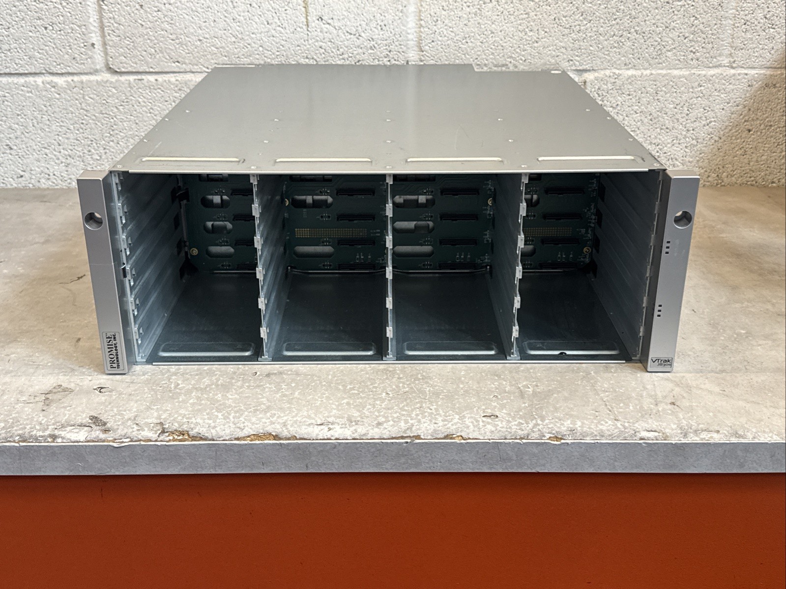 PROMISE VTRAK J830S | 4U 24-BAY 6G SAS SATA Storage Array with 2x PSU