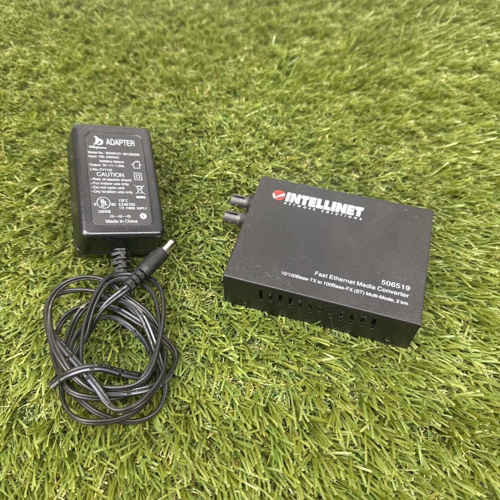 Intellinet 10/100BaseTX to 100BaseFX (ST) MultimodeFast Ethernet Media Converter