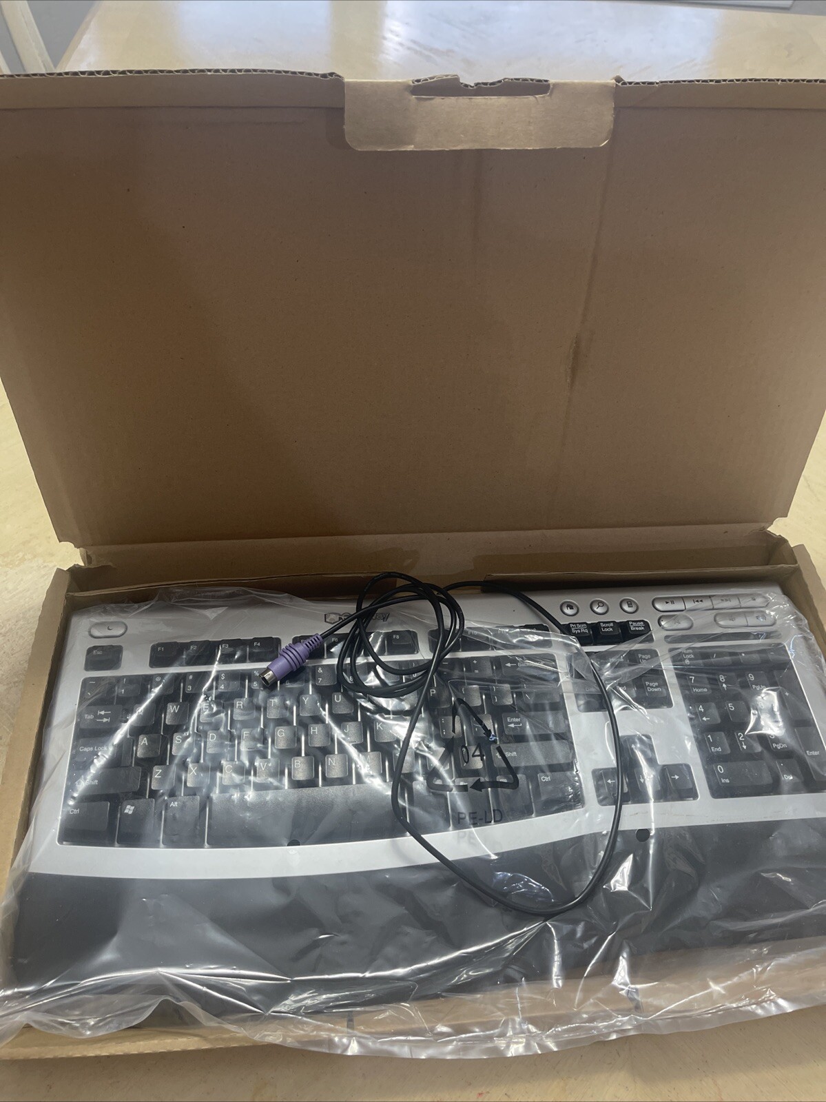 Gateway Keyboard Vintage KB-0532  IN BOX KB0532 Wire