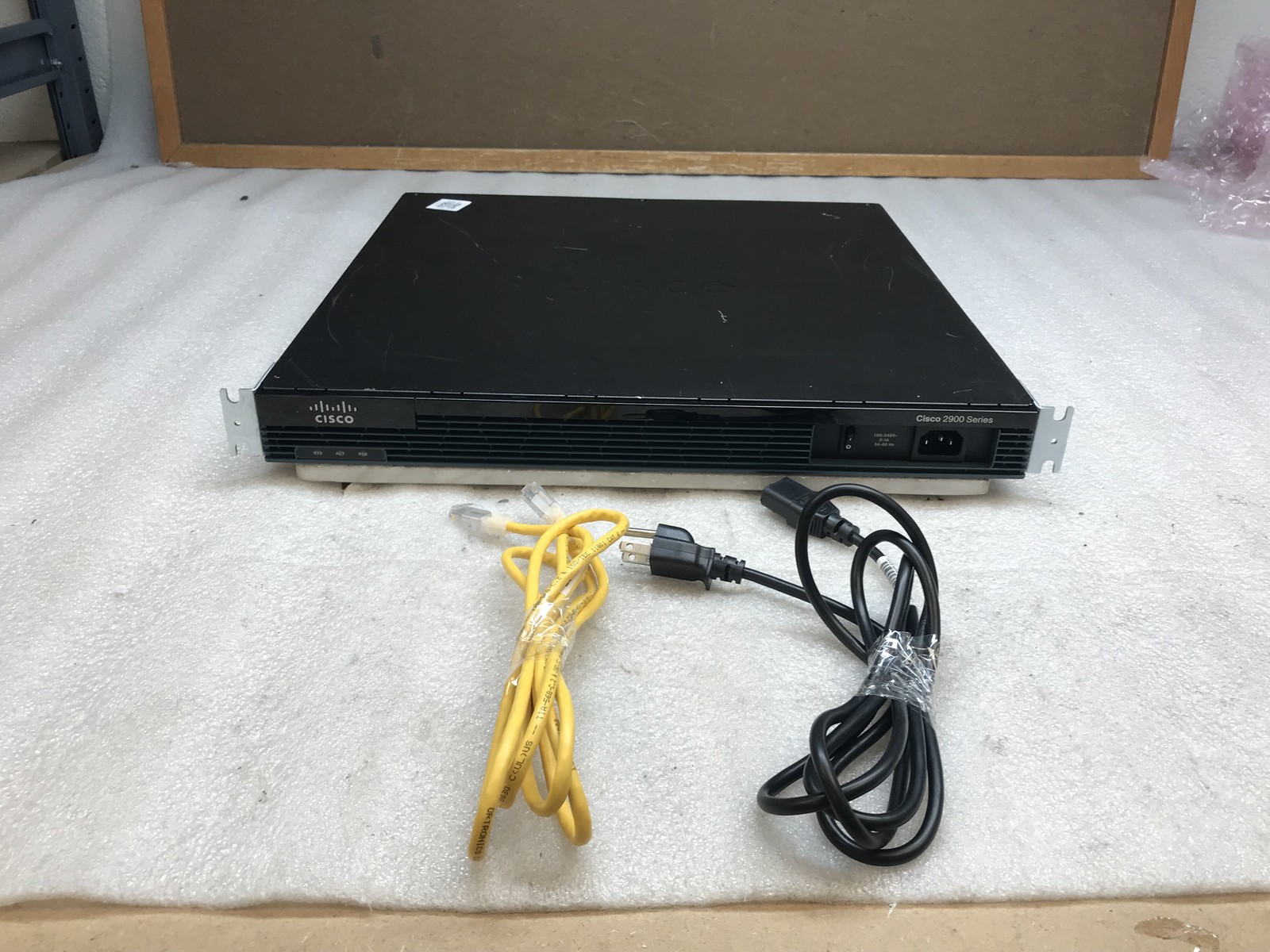 Cisco CISCO2901/K9 V06 ISR Router 512MB 256MB IOS 15.2 Ears Cables