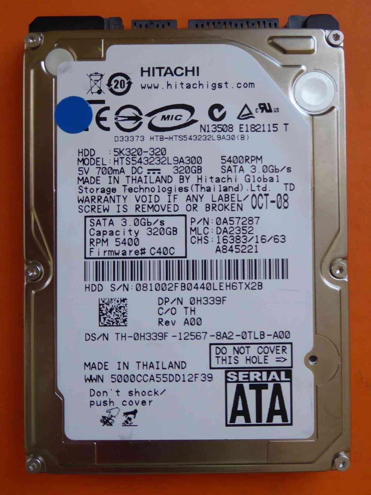 Hitachi HTS543232L9A300 | P/N: 0A57287 | MLC: DA2352 | OCT-08 320GB Disco Rigido