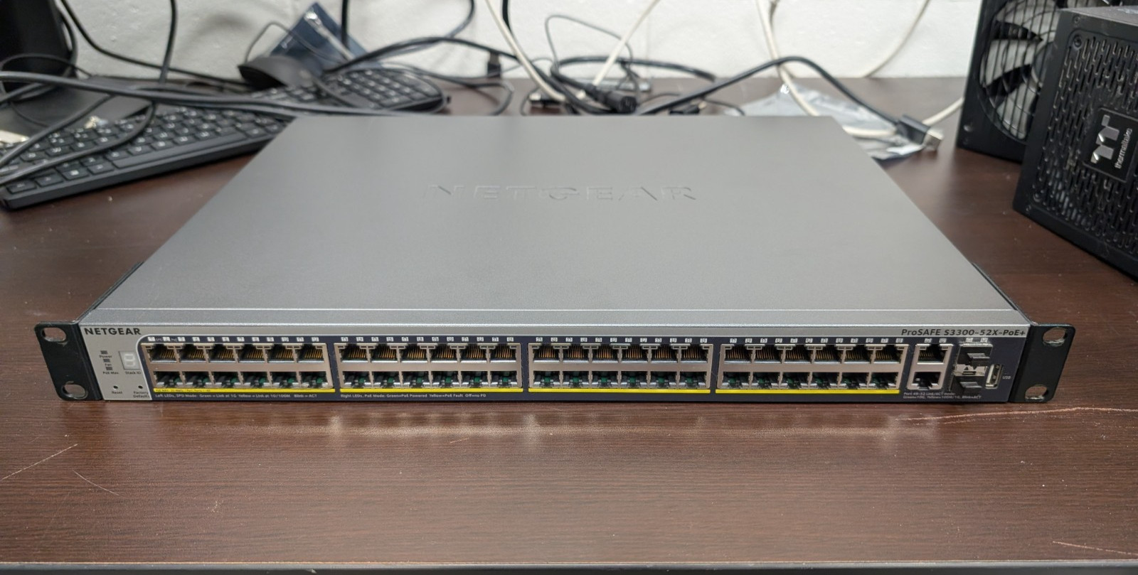 Netgear ProSafe 48 Port S3300-52X-PoE+ with 4x 10G Uplinks