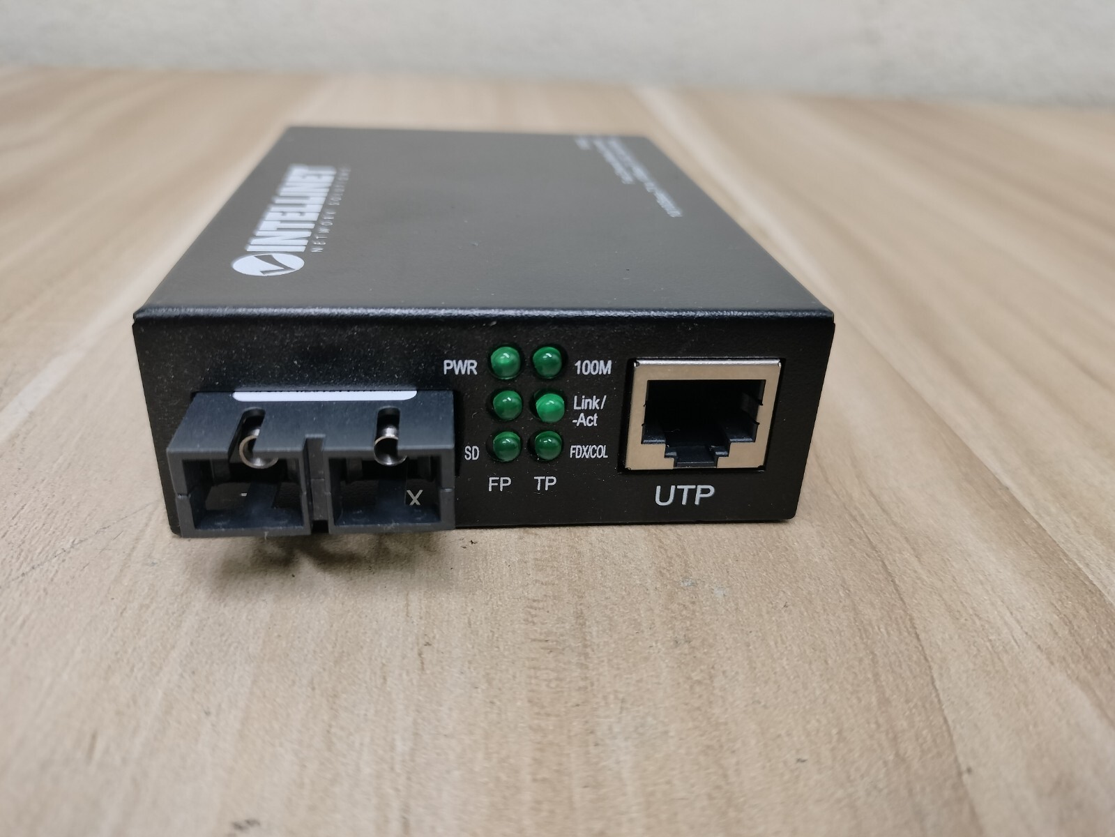 Intellinet 506502 Fast Ethernet Media Converter 2 km