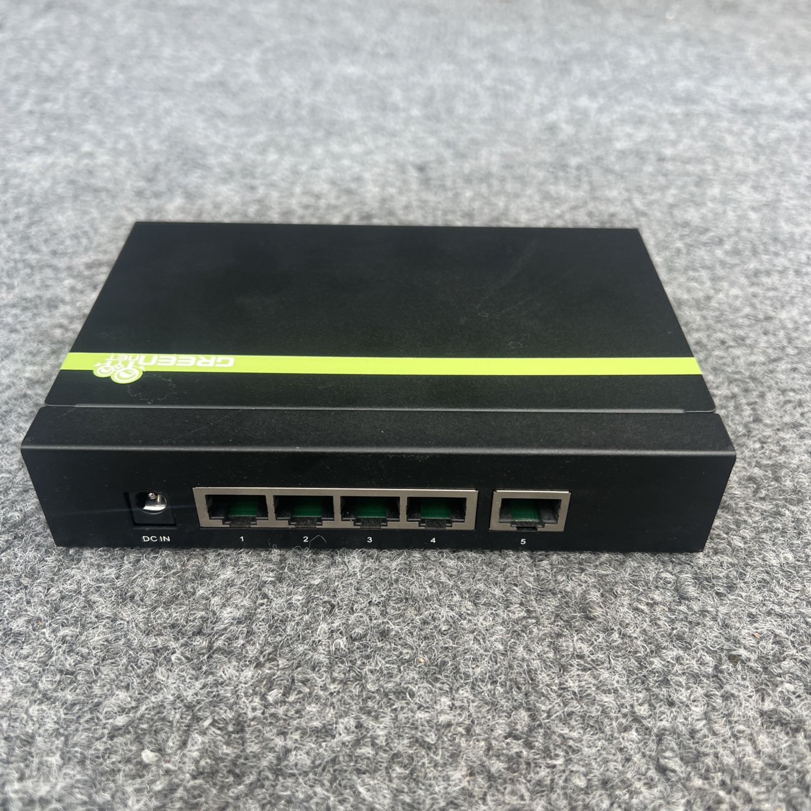 TRENDnet TPE-TG50G /A Gigabit PoE+ Switch 5 port & 4 PoE  Used