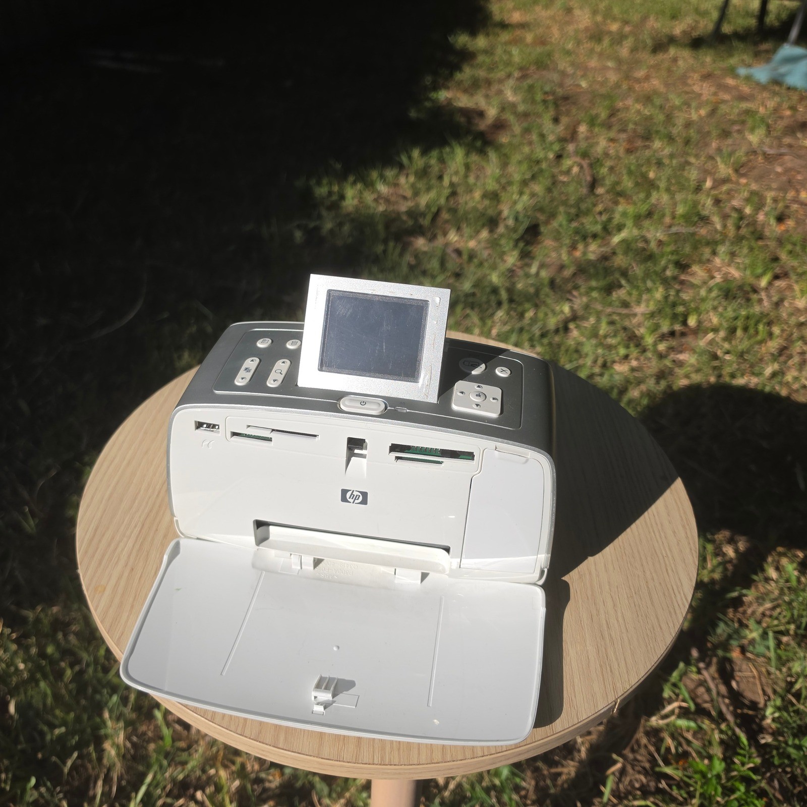 HP Photosmart 375 Compact Photo Printer White Silver Q3419A Portable 4x6 Prints