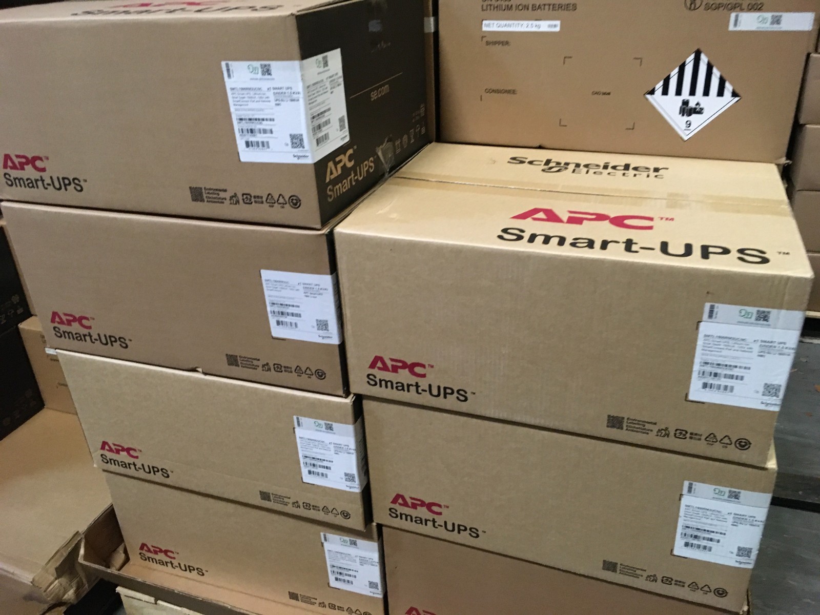 2026 APC SMTL1500RM3UCNC SMART-UPS 1500VA LITHIUM w/ Network Card SMTL1500RM3UC