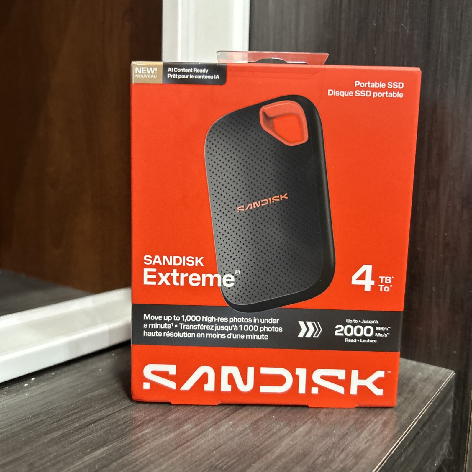 V3 2000MBs SANDISK 4TB Extreme Portable SSD Factory Seal Open box 