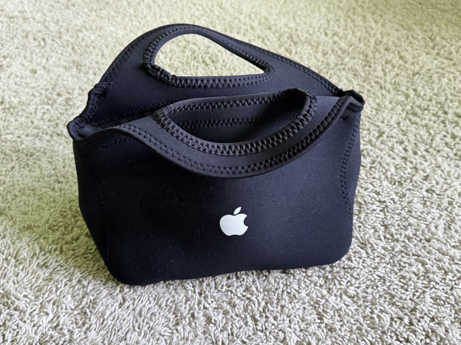 "New" Apple Neoprene Lunch Tote / Carry Bag – Limited Edition