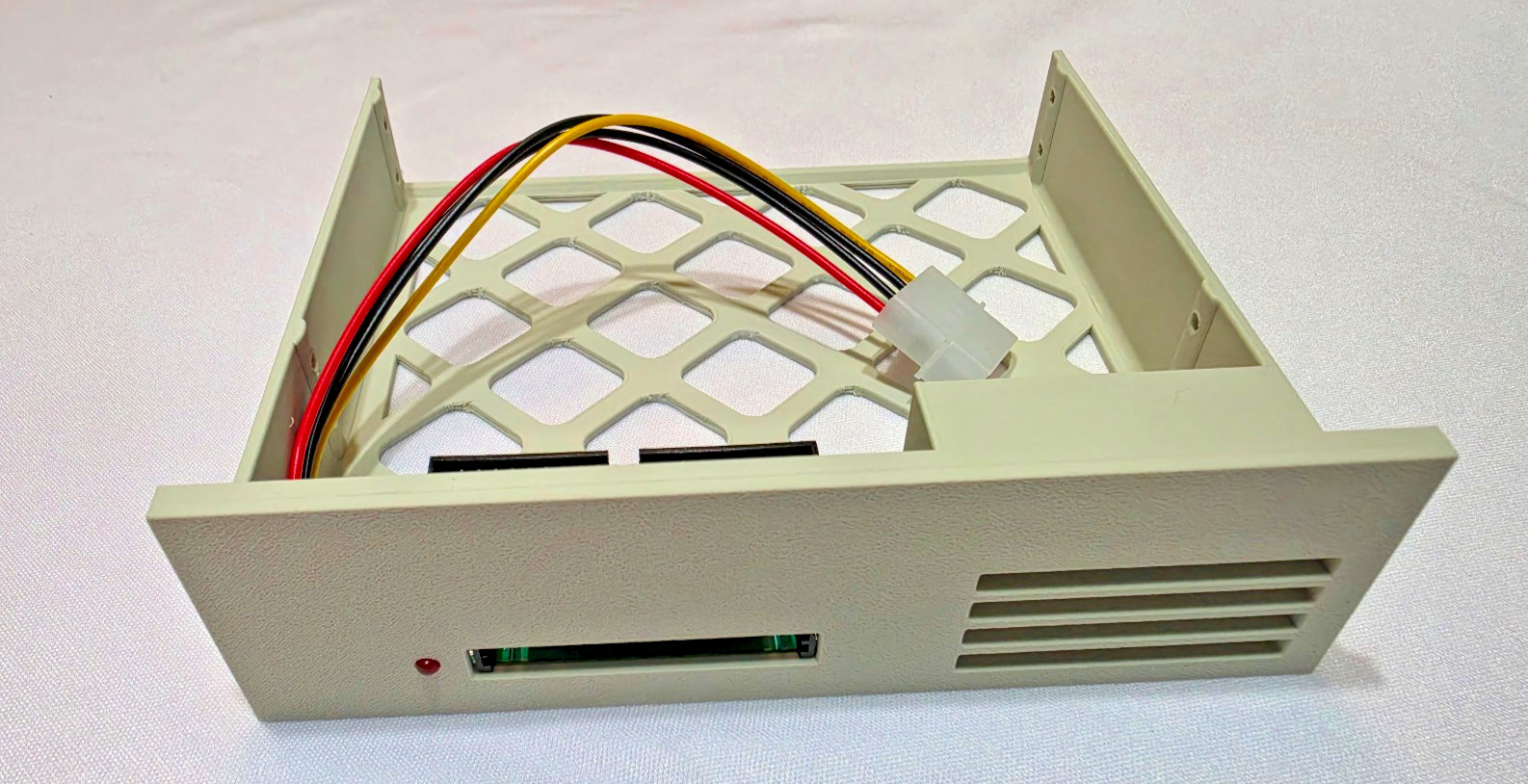 Beige 5.25" bay CF Compact Flash to IDE adapter with Molex conn and storage