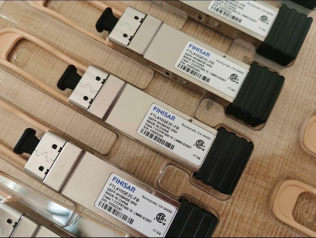 2PCS Genuine Finisar FTL410QE3C-FB 40GBASE-SR4 QSFP+ 40G 850nm 150m Transceiver
