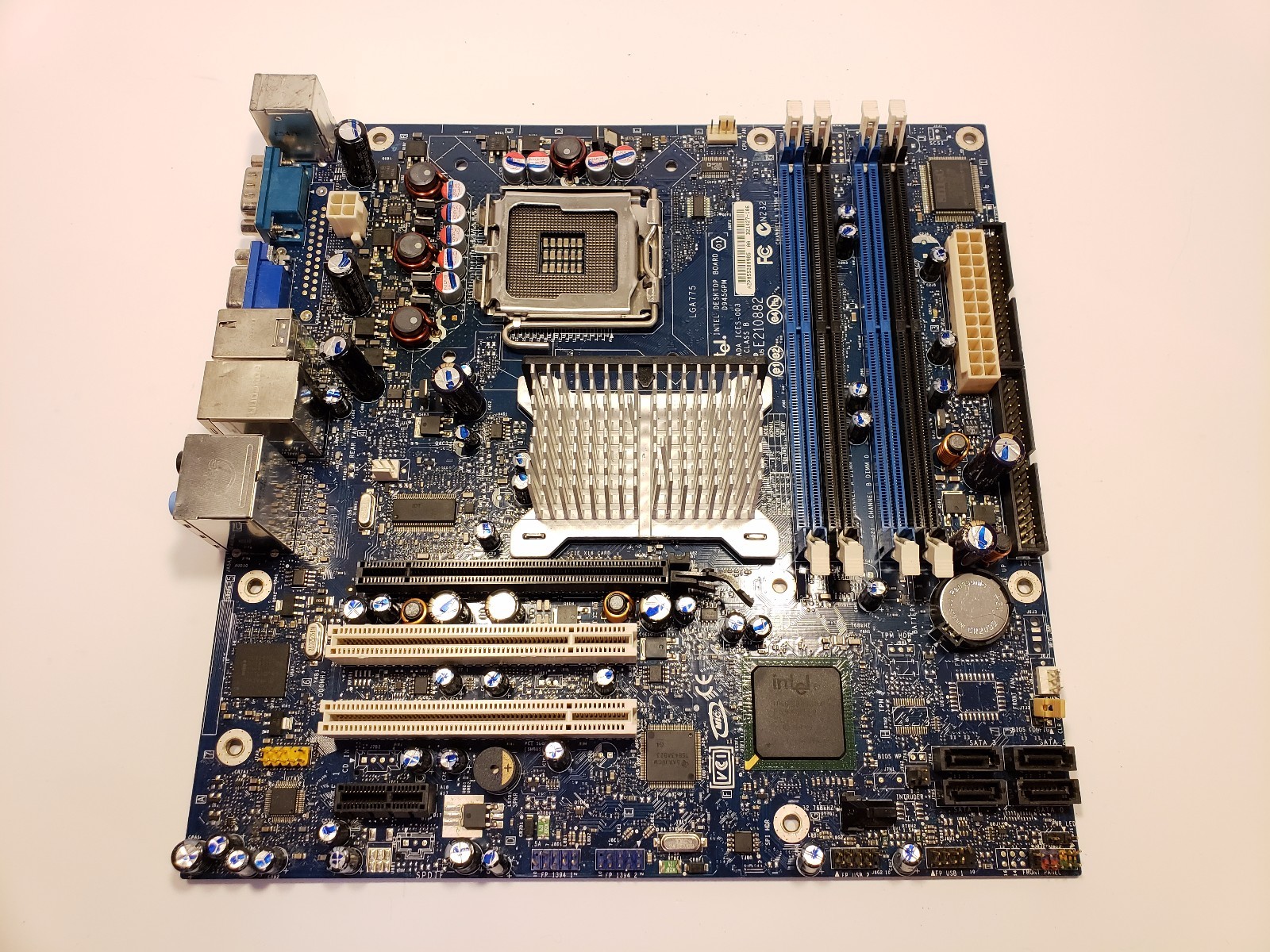 INTEL D945GPM SOCKET 775 D21427-106 DESKTOP MOTHERBOARD