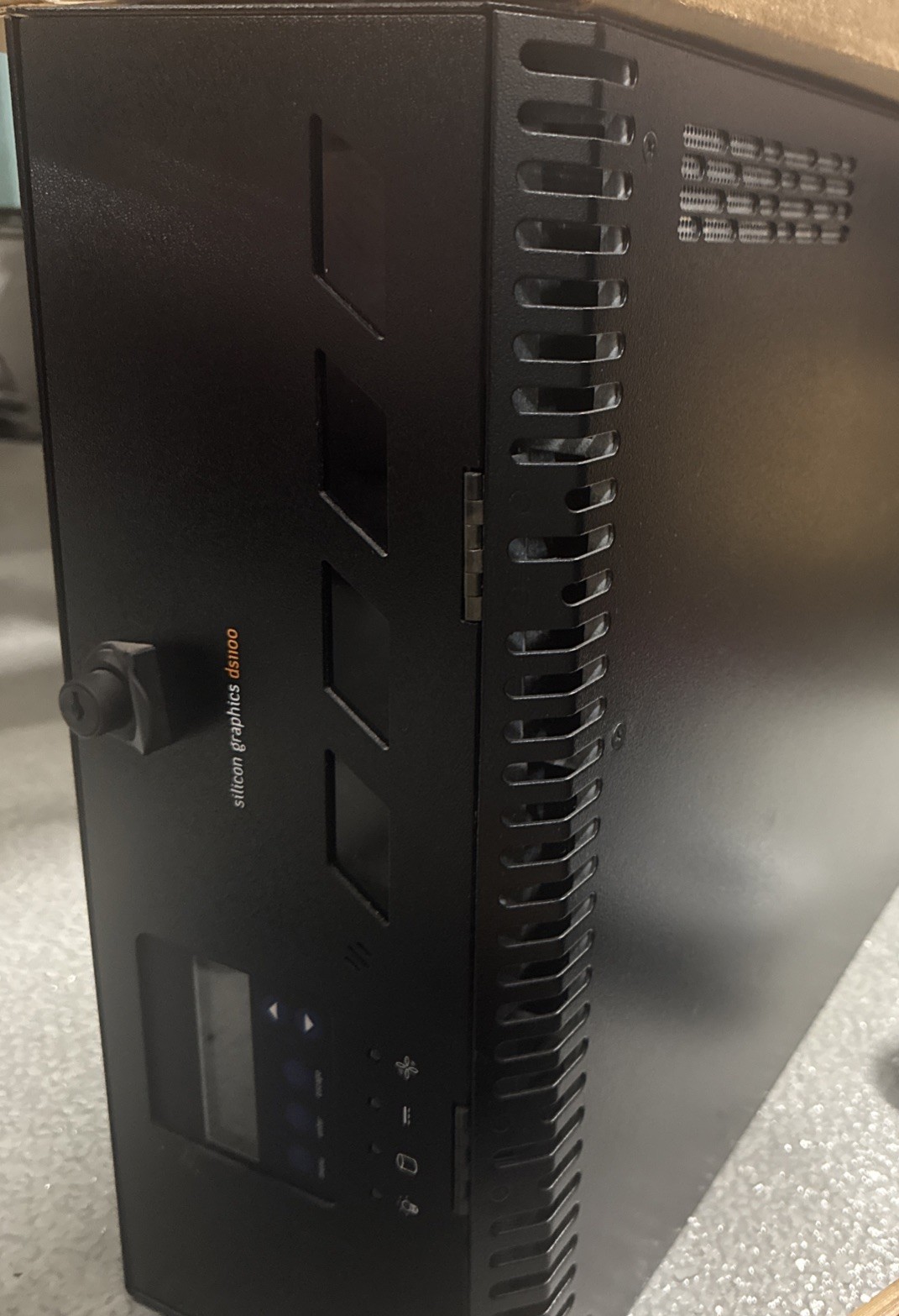 Silicon Graphics SGI DS1100 Disk Array Model NR8Le