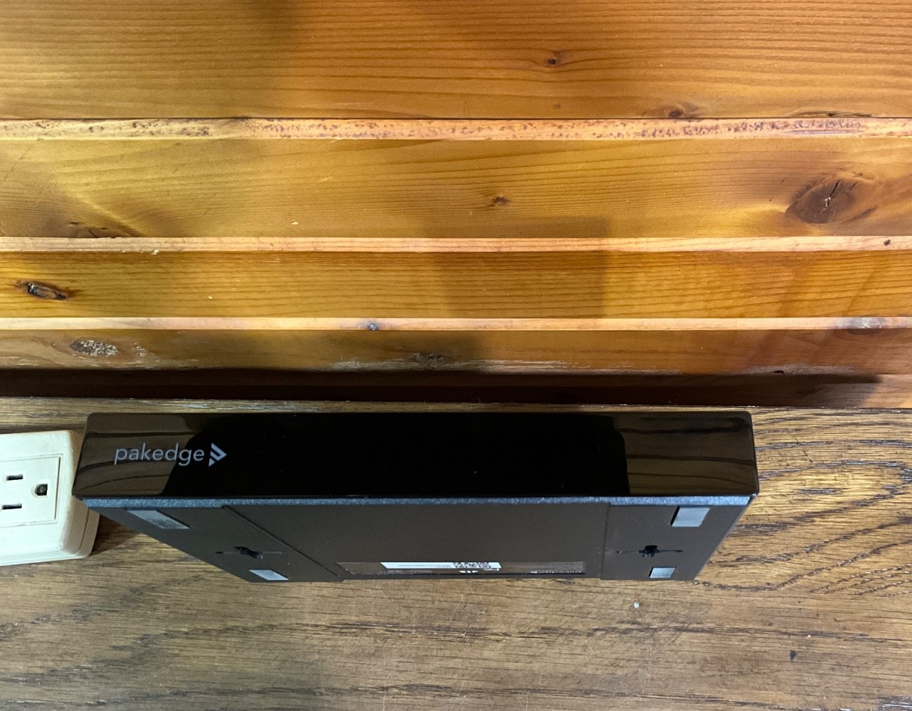 Pakedge WR-1  Dual Band Wi-Fi Router - Used Tested Excellent Condition