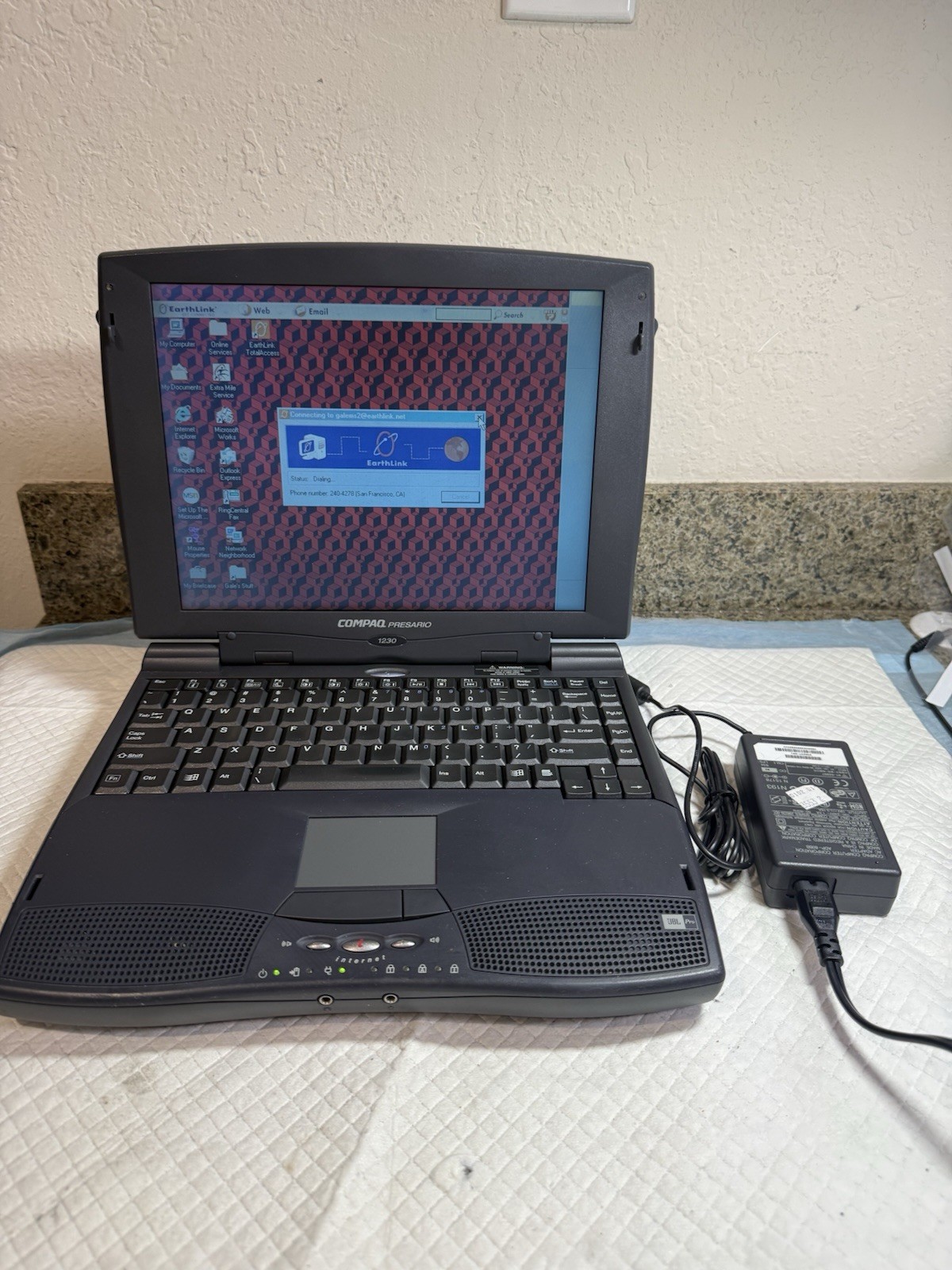 Vintage Compaq Presario Laptop CM2000 Series Notebook Computer