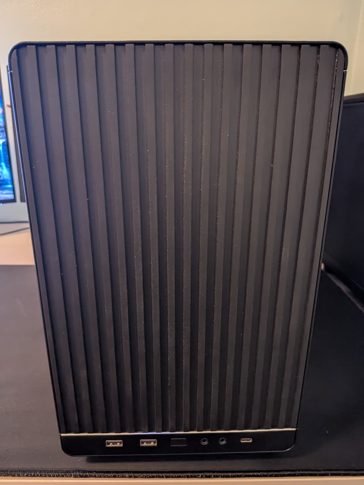 Custom PC Ryzen 5 8600G AM5 32GB DDR5 2TB NVMe SSD Windows 11 Pro