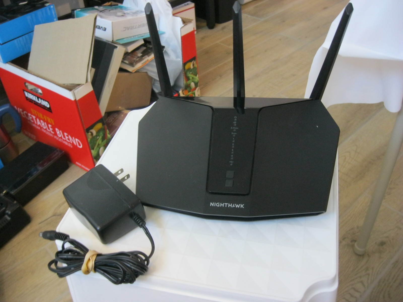 Netgear nighthawk ax2400 5-stream wifi 6  router RAX29 - 