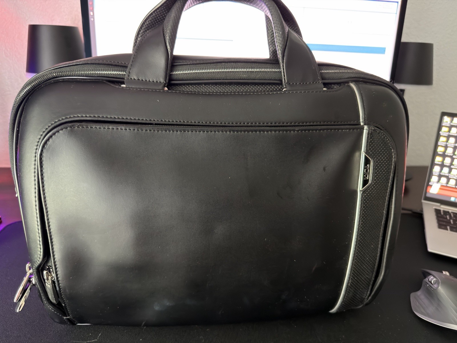Tumi Arrive Sadler Briefcase 16" Black Leather Shoulder Messenger Bag