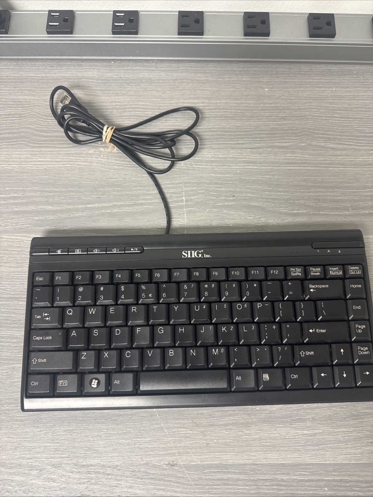 SIIG USB Mini Multimedia Keyboard 