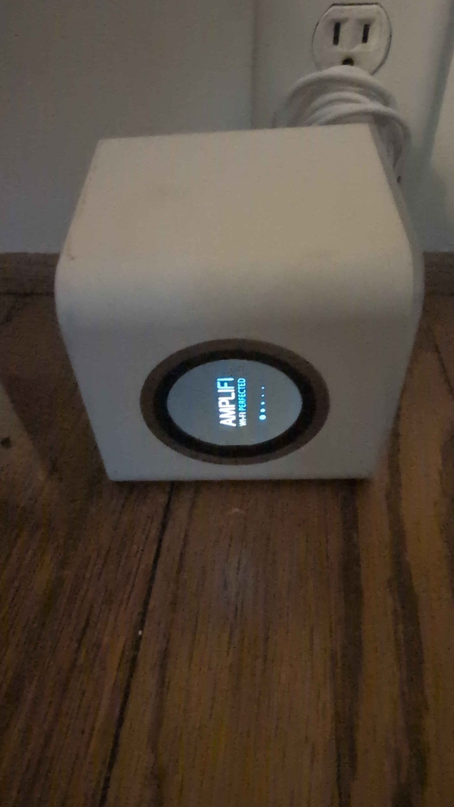 Ubiquiti AmpliFi HD AFi-R Router Bundle with Power Adapter - Sticky Coating