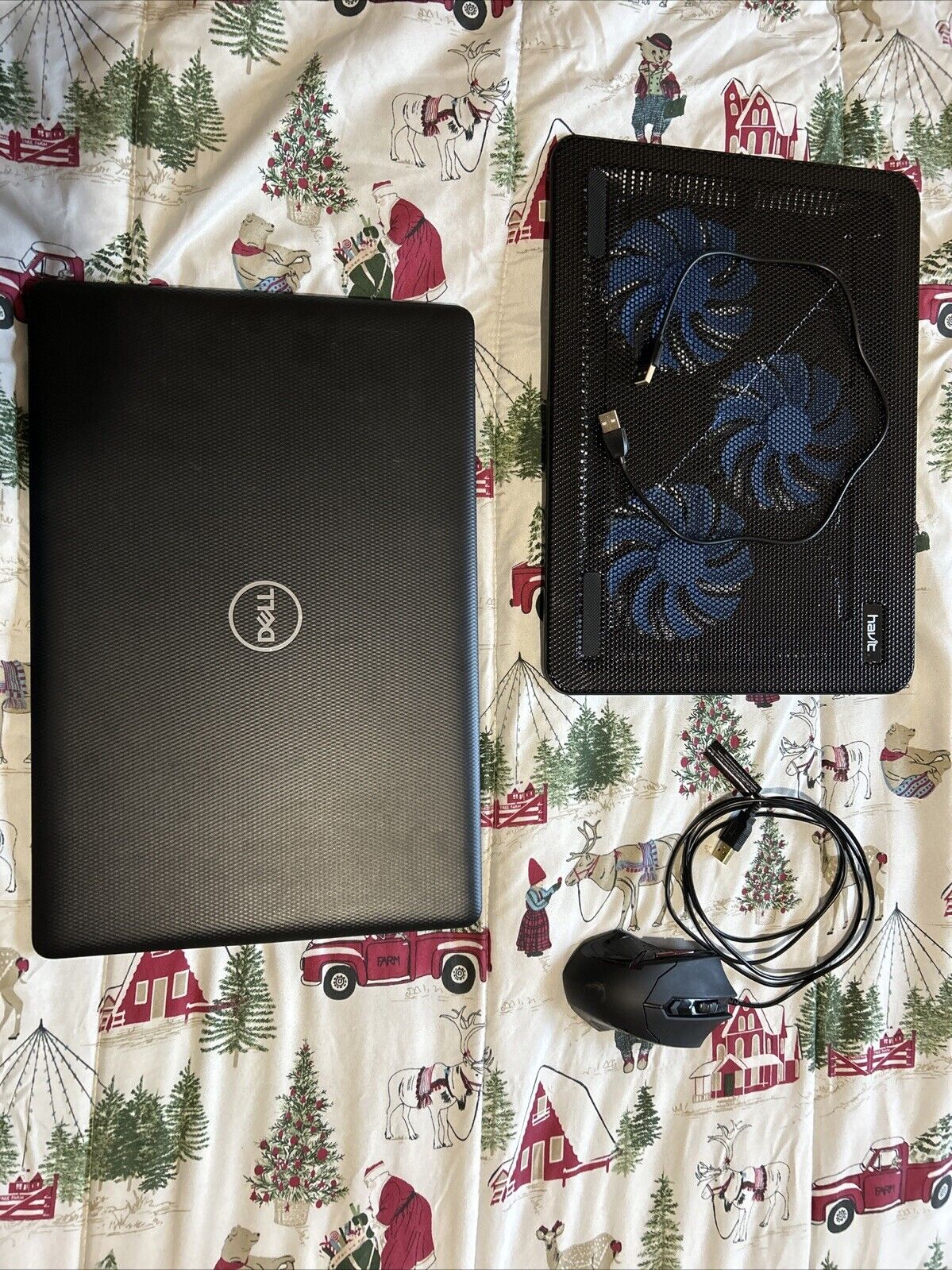 Dell Inspiron 3780 Intel Core i7 16.0 GB + Laptop Cooling Pad + MSI Gaming Mouse