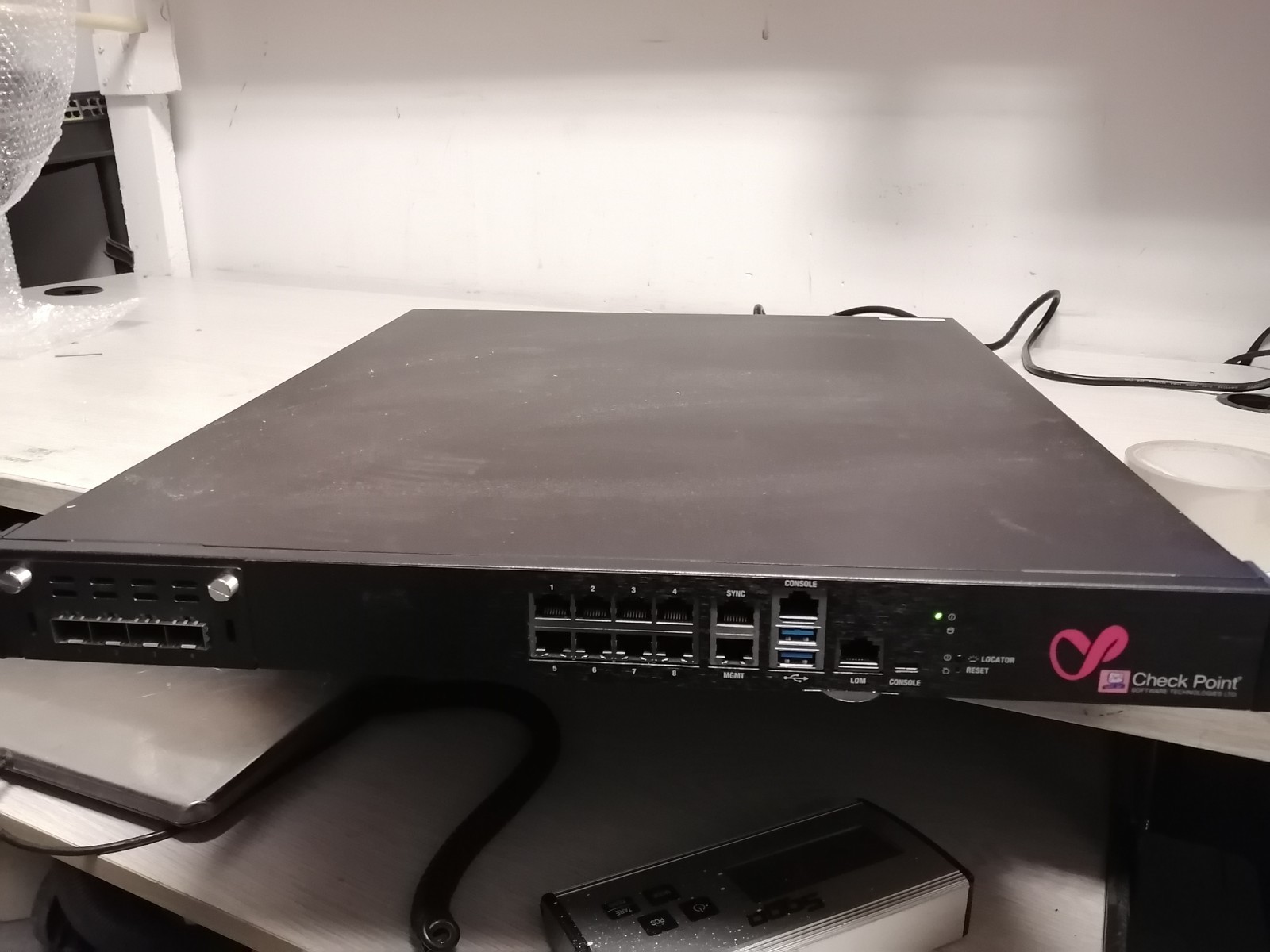1X Check Point Quantum  QS-2 Firewall w/ 4-Port SFP Module