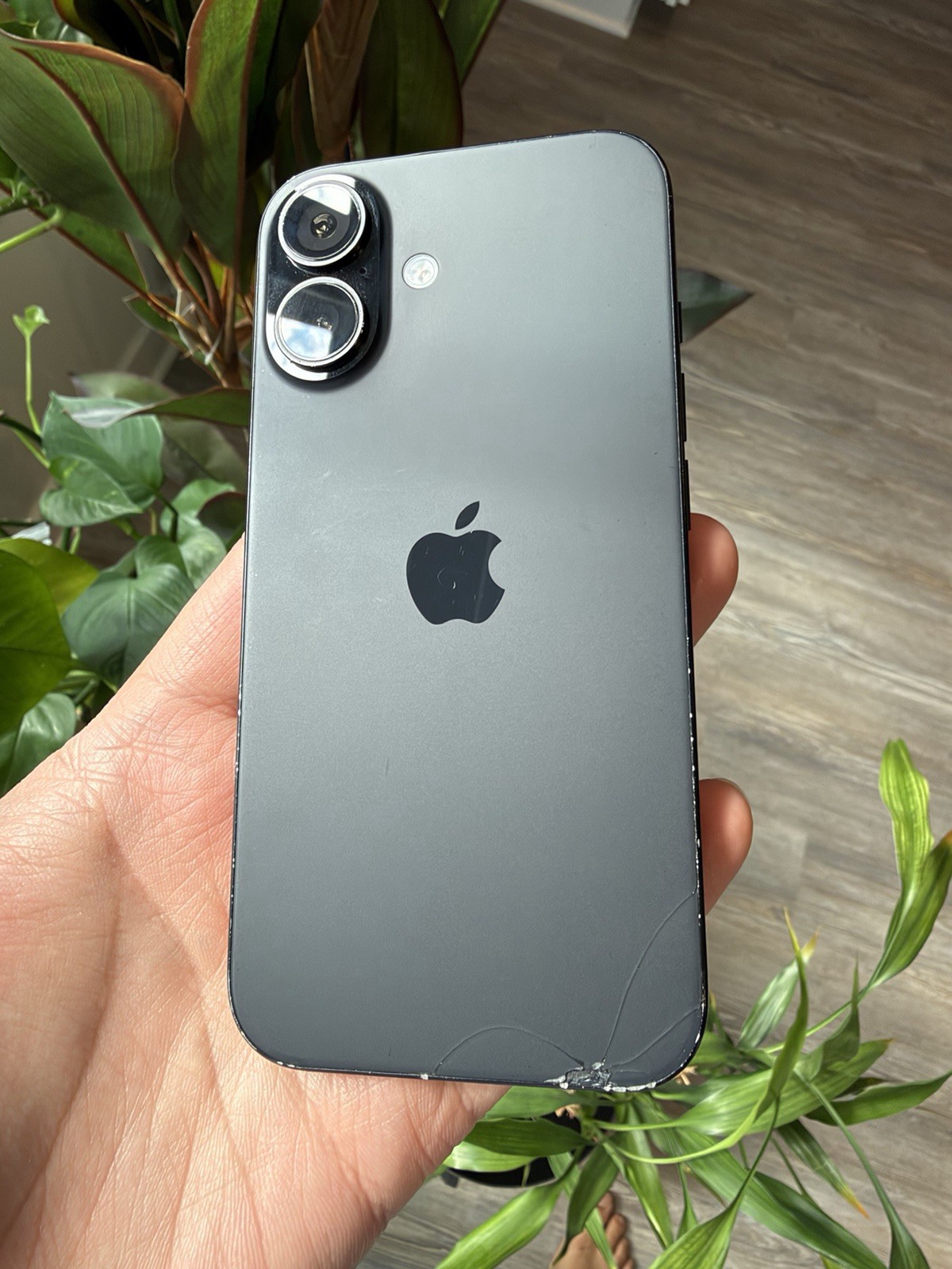 Apple iPhone 16 128GB Black Unlocked Cracked Back READ ‼️