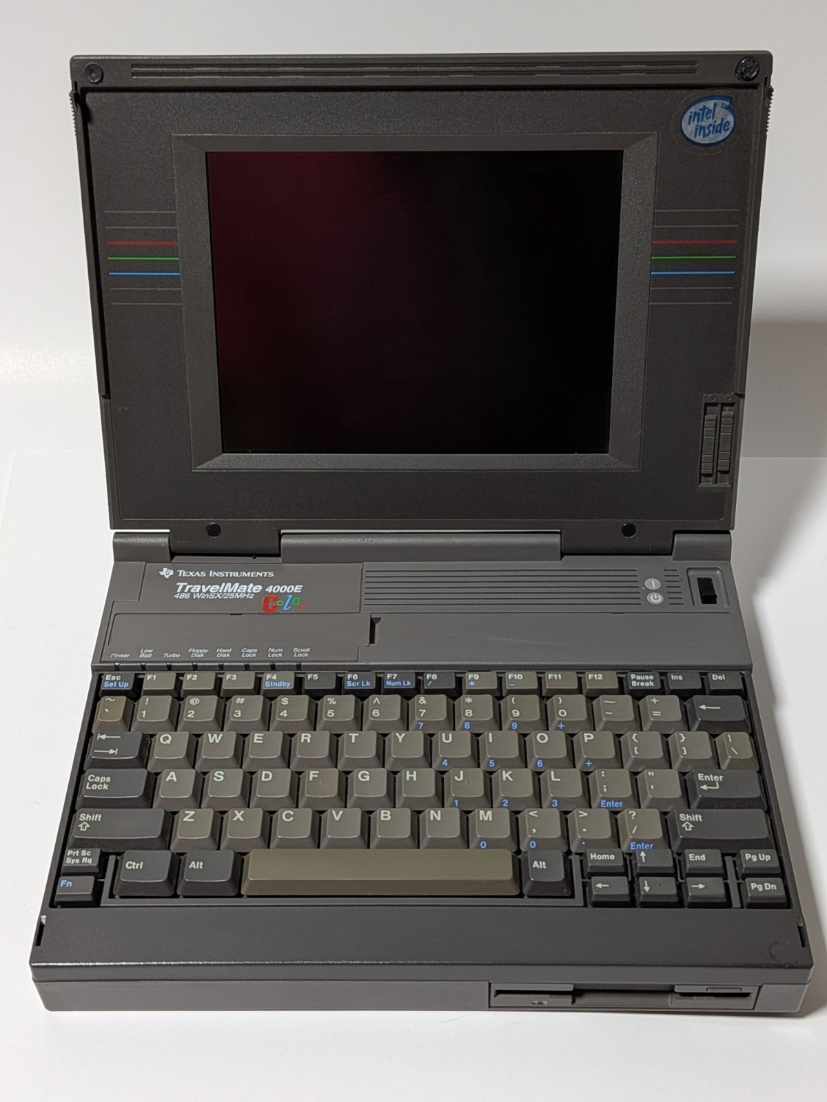 Texas Instruments TravelMate 4000E 486 WinSX/25MHz Vintage Laptop Untested