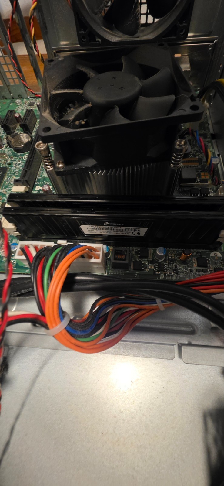 I5 intel cpu, 32gb DRR3 ram, two ram slot motherboard, 1TB HDD, No Gpu.