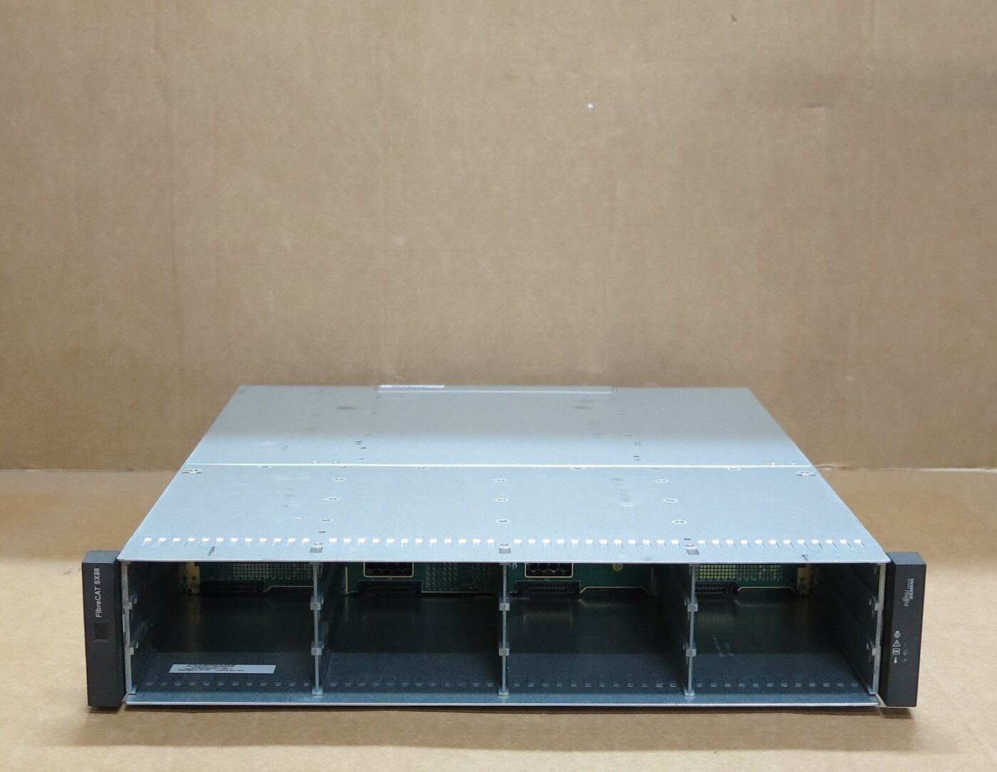 Fujitsu Siemens FibreCAT SX88 Base Storage Array Chassis SAN FC NO CONTROLLERS