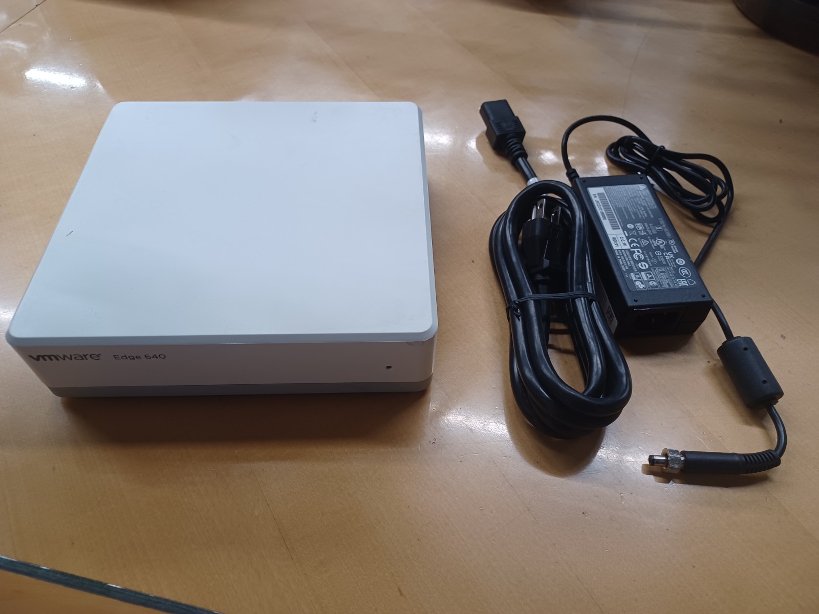 DELL VMWARE Edge 640 E42W E42W001 W/ ADAPTER