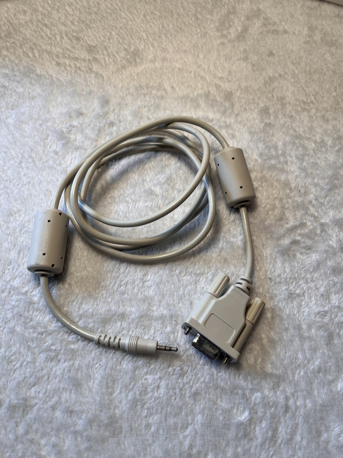 Vintage DE9 Female to 3.5mm TRS Serial Control Cable Gray Ferrite Chokes