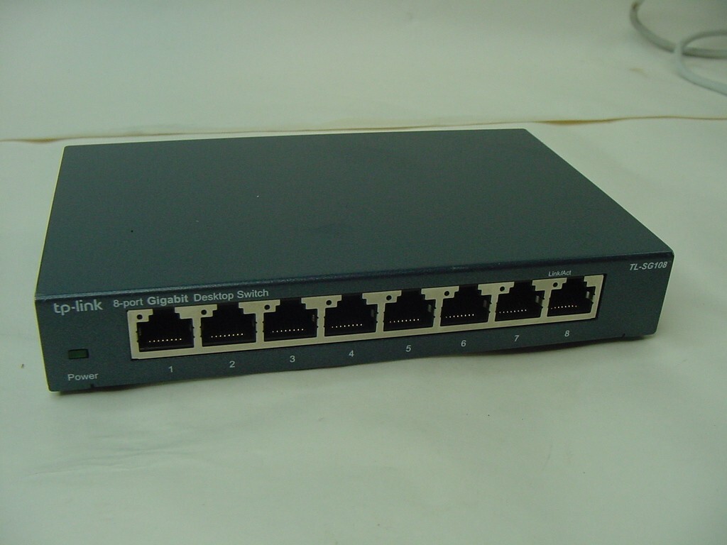 TP-LINK 8 PORT GIGABIT DESKTOP SWITCH TL-SG108 - NO POWER CORD INCLUDED