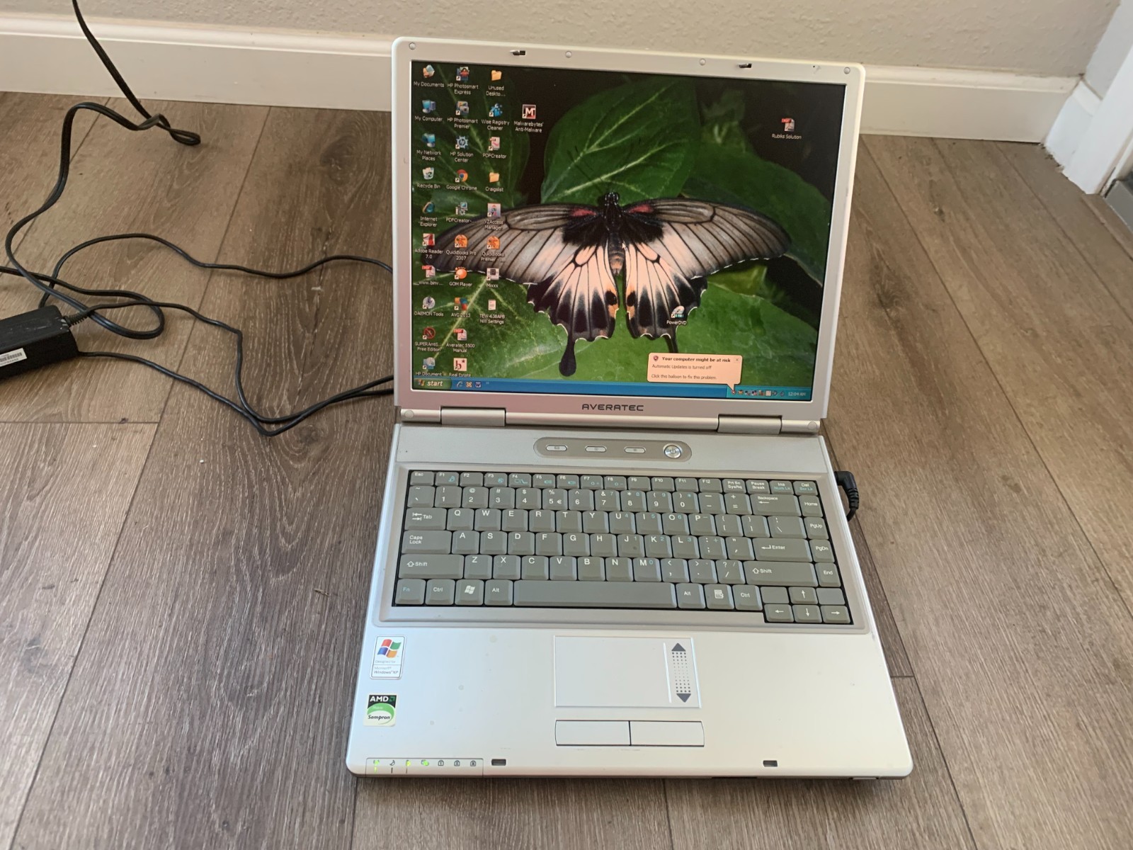 Averatec 5500 15" AMD Sempron 2600+399MHz 480MB RAM 40GB HDD Win XP Home