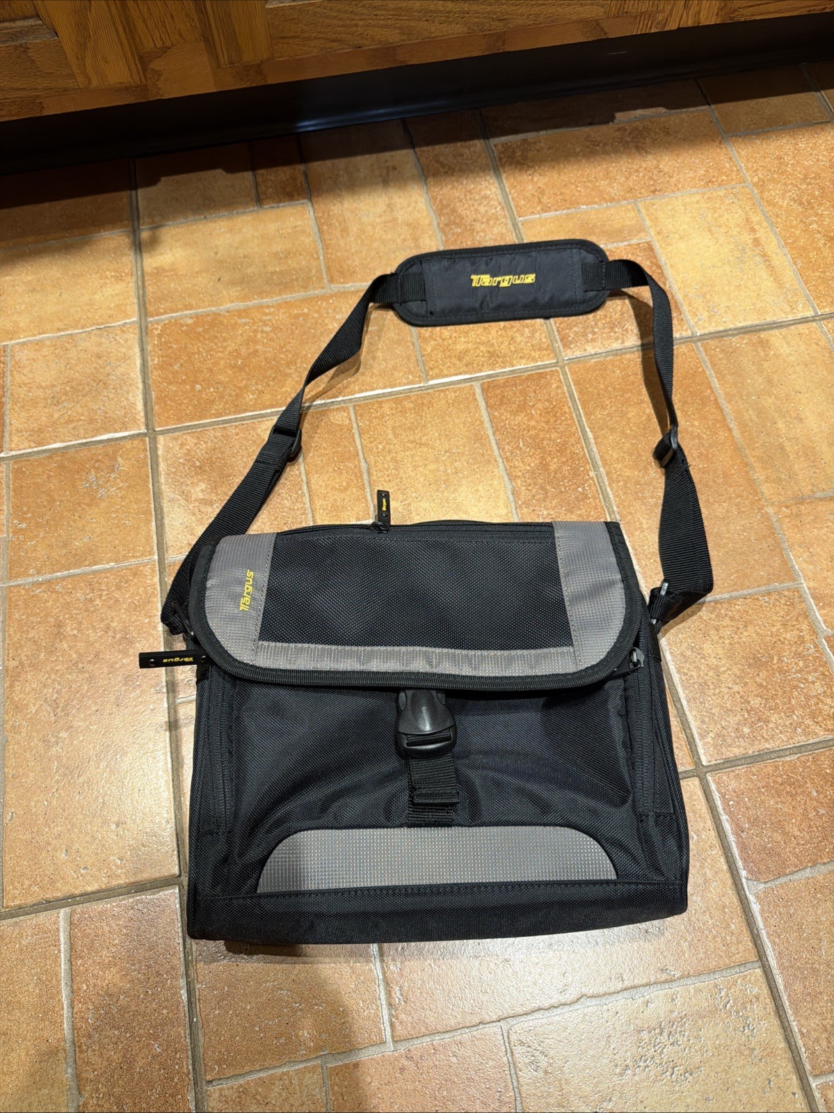 Targus Messenger Dual Bag Shoulder Strap Heavy Duty Black