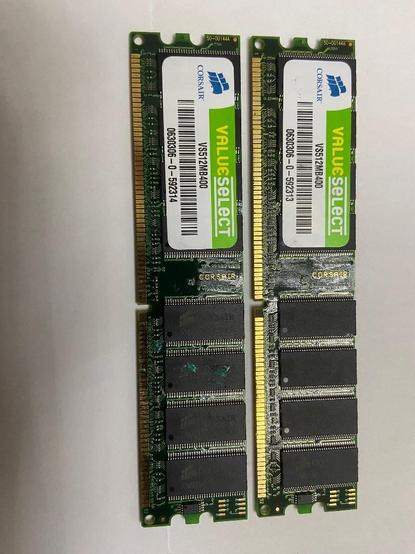 Corsair 512MB x 1 PC3200 400MHz CL3 2.60v Non-ECC Rank2 184pins Desktop Memory