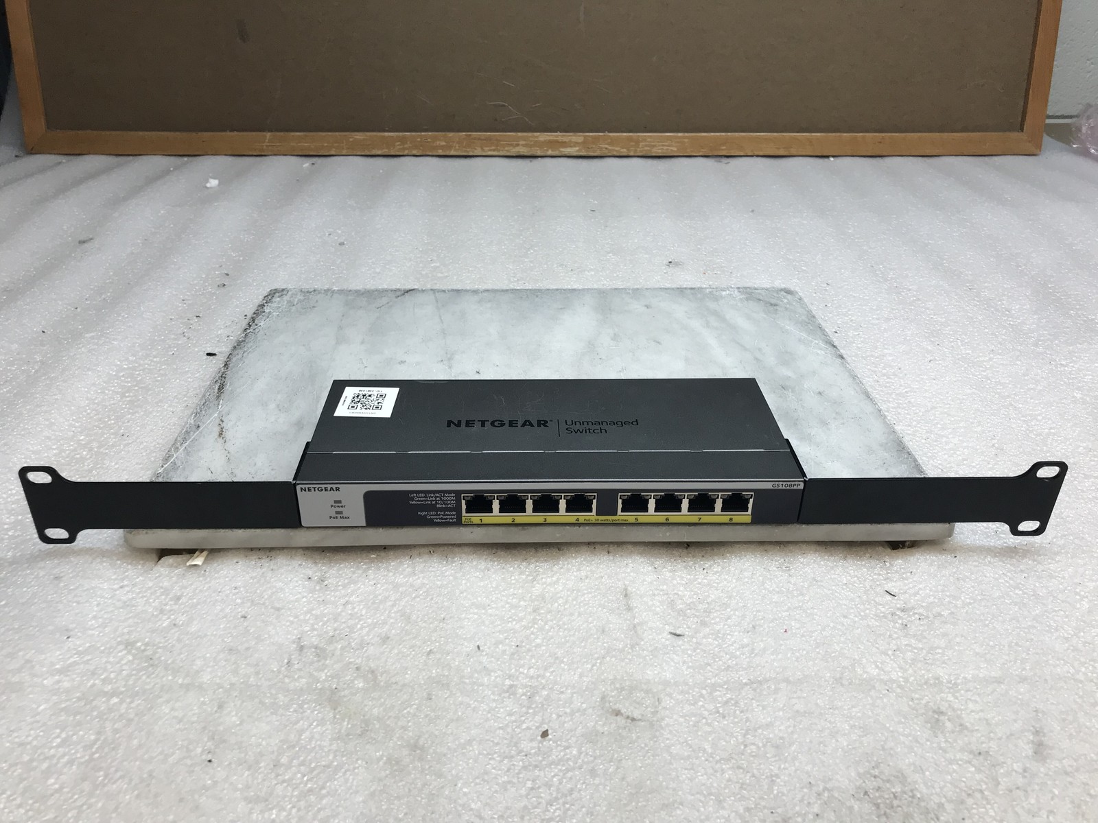 Netgear GS108PP 8-Port Gigabit Ethernet PoE+ Unmanaged Switch