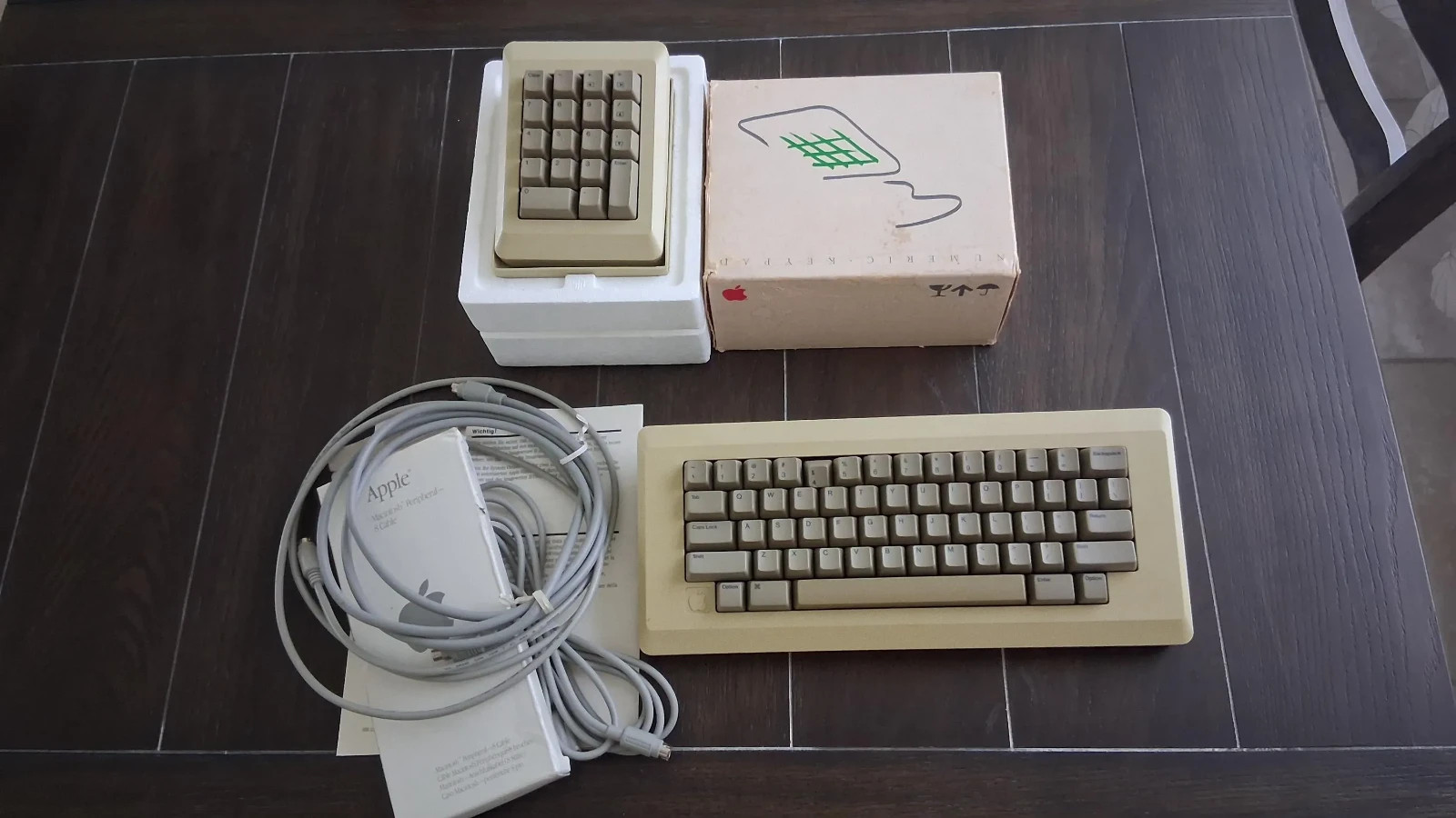Rare Boxed 1984 Apple Macintosh Set Numeric Keypad M0120 CIB Vintage Apple M0110