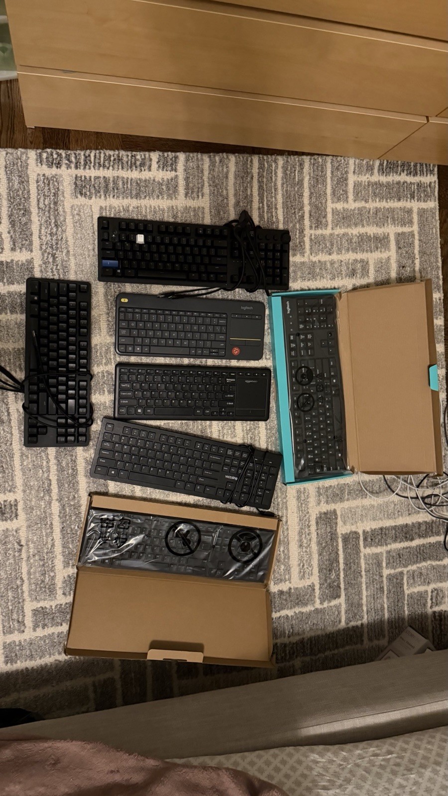 Keyboard bundle, some new some used. Razer huntsman elite, razer blackwidow, etc