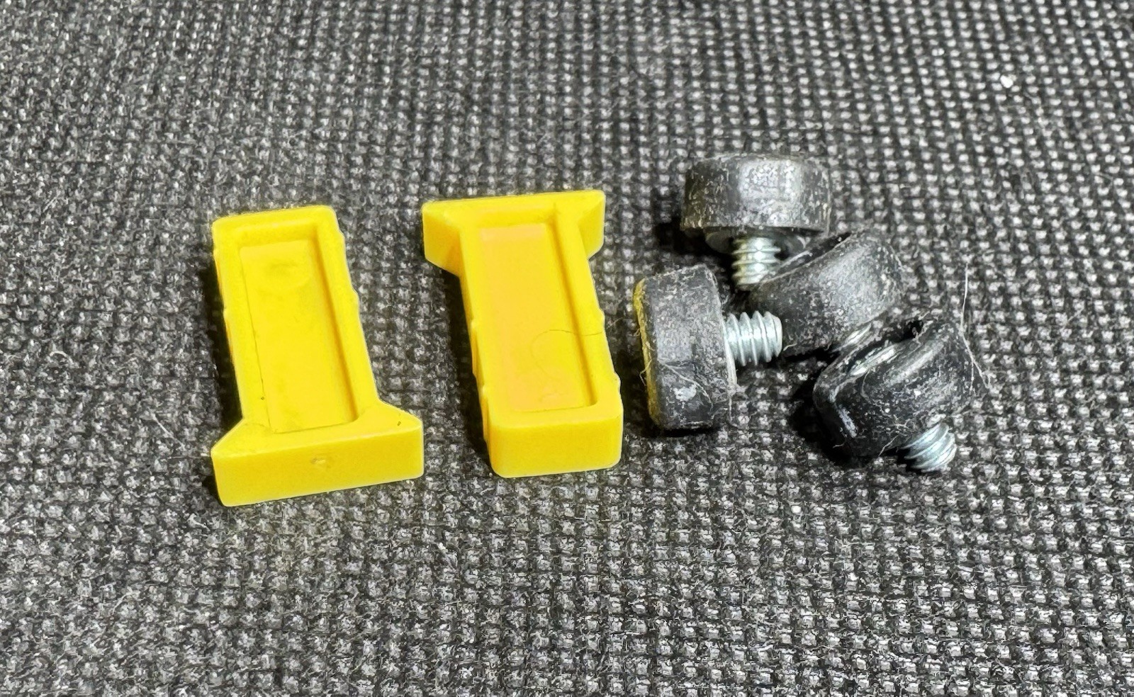 Sun 330-1390 SPARCstation 10 FD & HDD Mounting Grommet (Set of 4) SS10