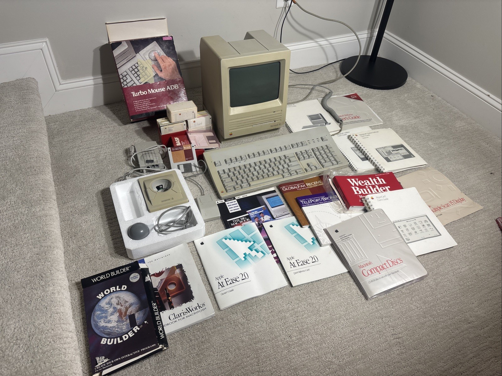 Vintage Apple Macintosh SE Model M5011 Computer Complete With Accessories