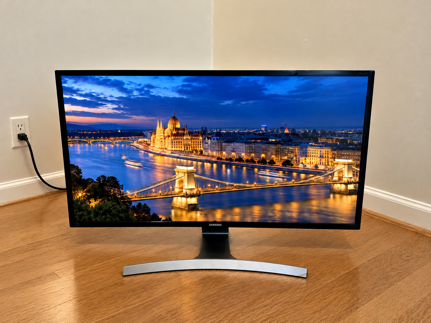 Samsung S27D590CS 27" Curved LED Monitor 1080p HDMI DisplayPort Speakers