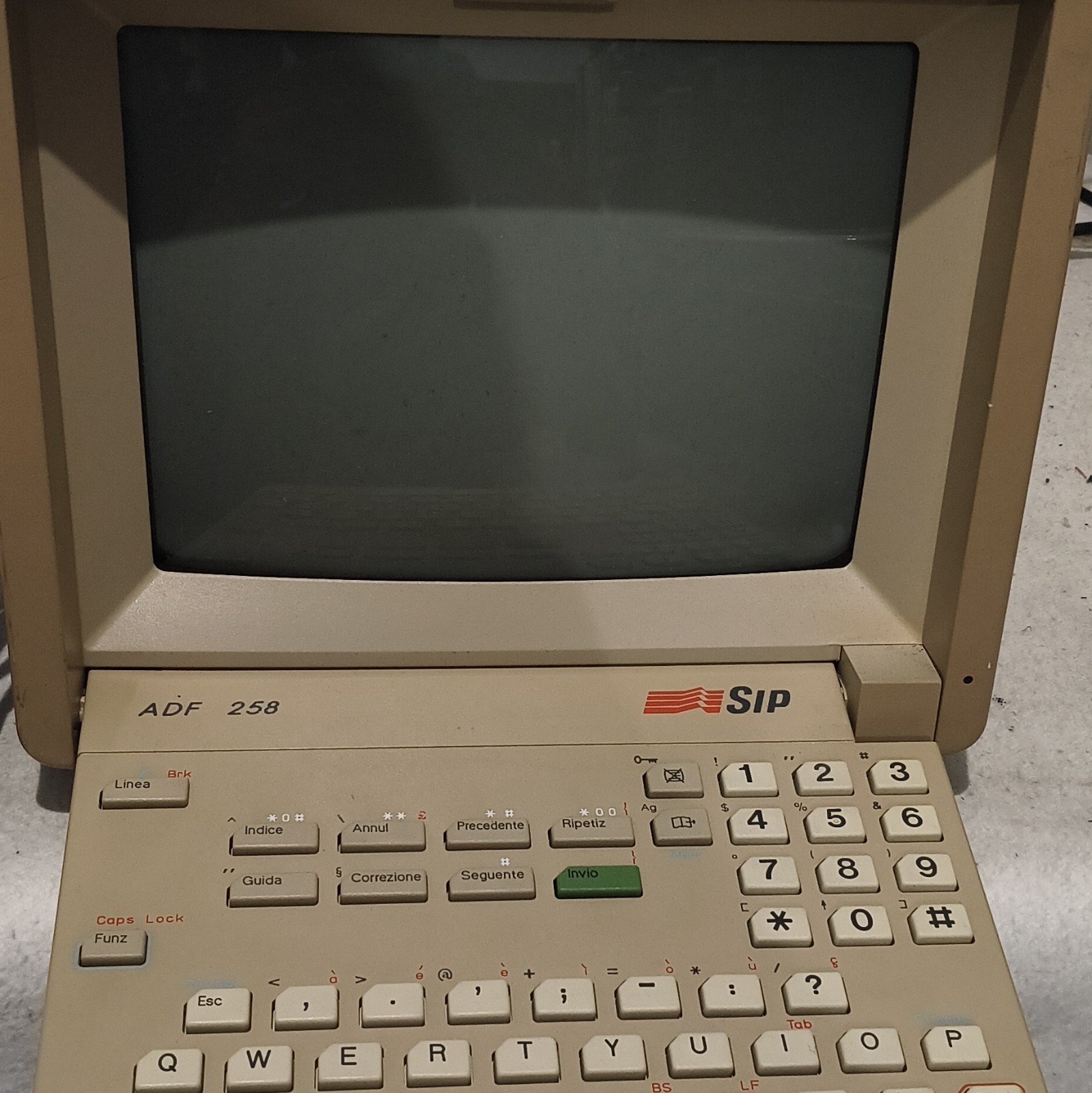 Vintage SIP ADF 258 Computer/PC Terminal Beige with CRT Monitor and Keyboard