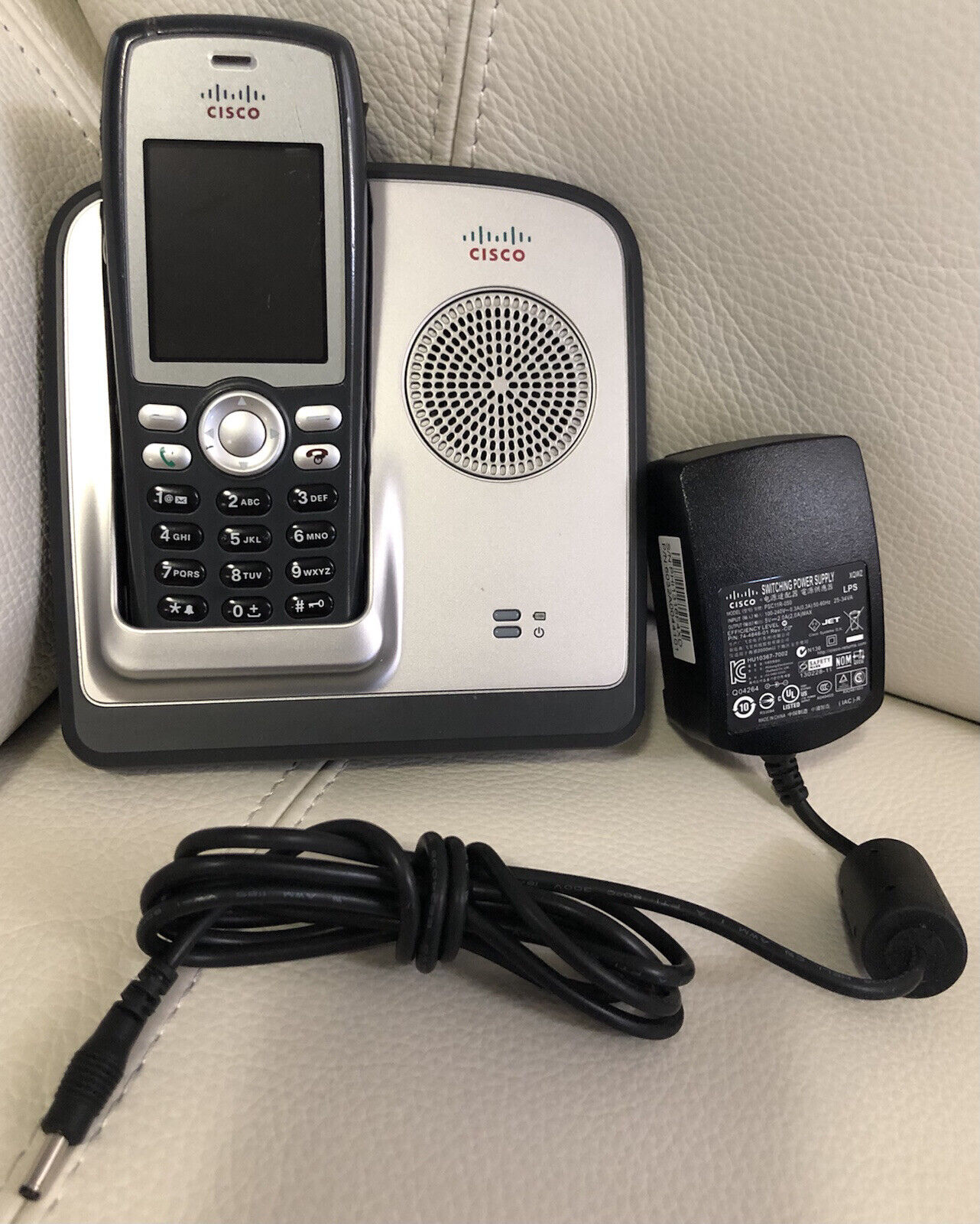CISCO CP-7925G UC PHONE CP VoIP Wireless Phone and Charger Bundle CP-7925G-A-K9