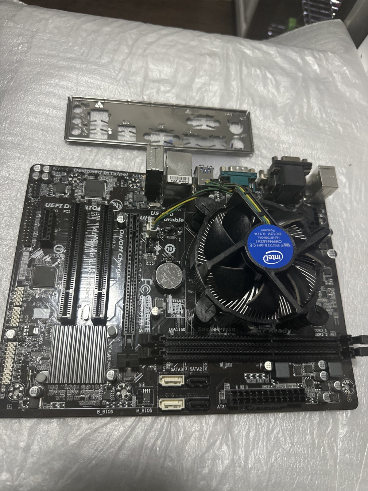 GIGABYTE GA-H81M-S2PV LGA 1150 Intel 3.0GHZ Pentium G3220 2GB ATX Motherboard