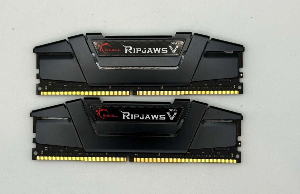 G.SKILL Ripjaws V 32GB (2x16GB) DDR4-3600 CL16 288-Pin DIMM XMP