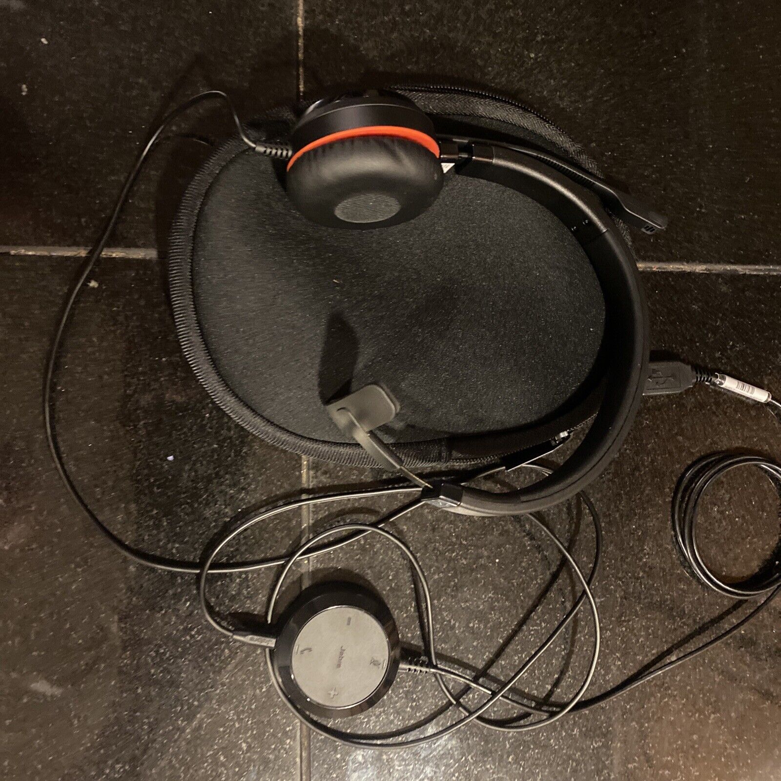 CE JABRA headset with carrying pouch