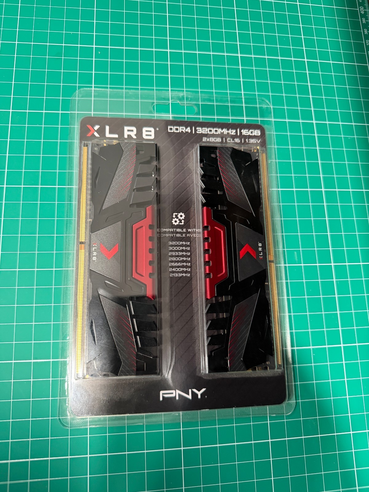 PNY XLR8 Gaming 16GB 2x8GB DDR4-3200 CL16 DIMM MD16GK2D4320016AXR New Sealed