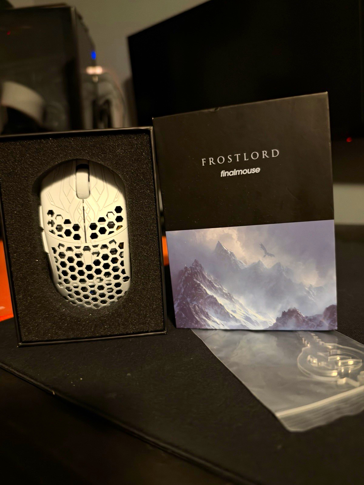 Finalmouse ULX Frostlord Medium with Frost Key unused