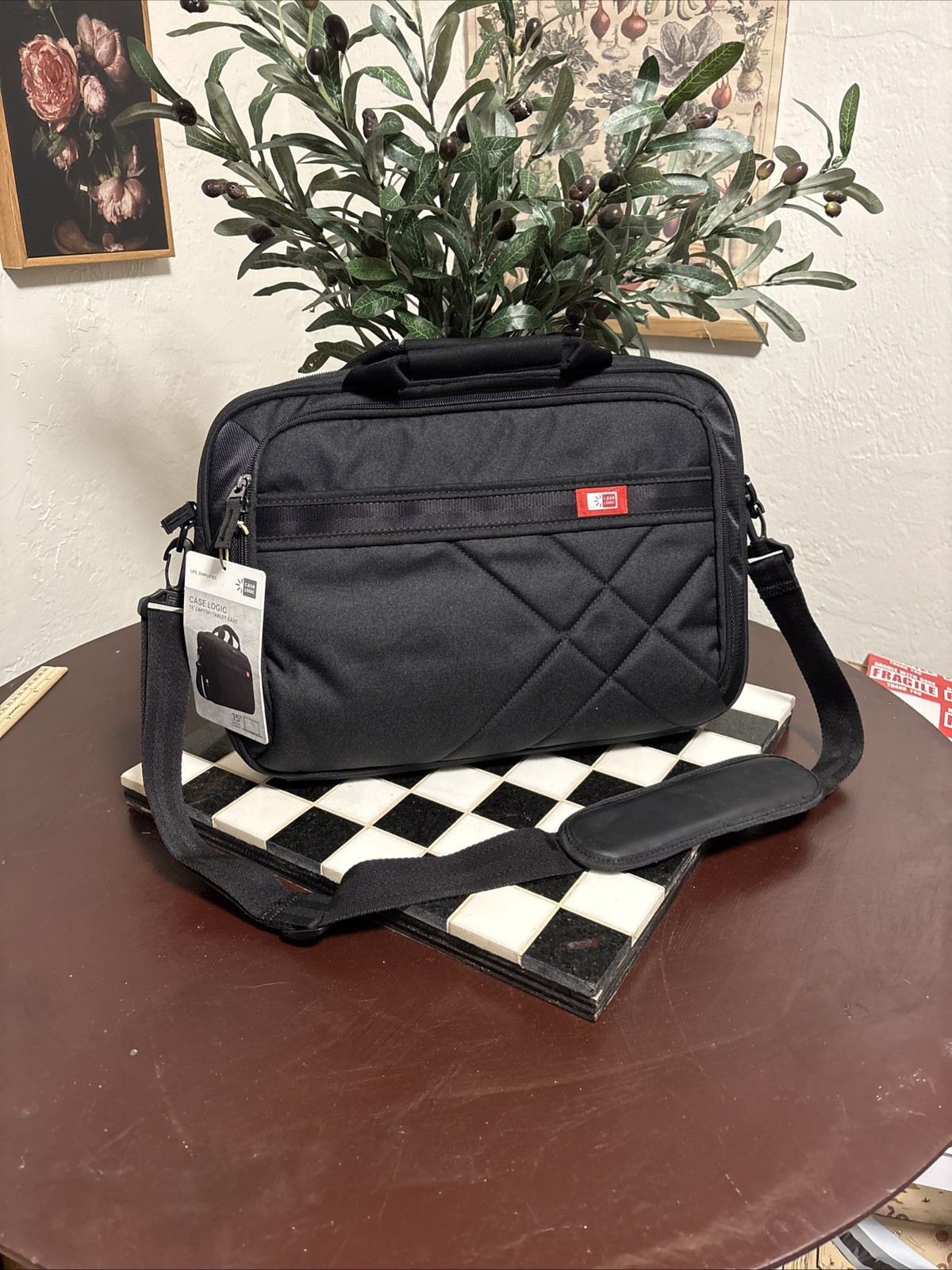 CASE LOGIC PADDED LAPTOP & TABLET CASE (Holds up to 15.6" Laptop and 10" Tablet)